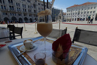 Kaffeehaus mit Blick auf das Rathaus